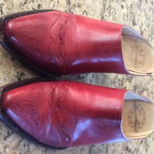 Women’s Lucchese mules